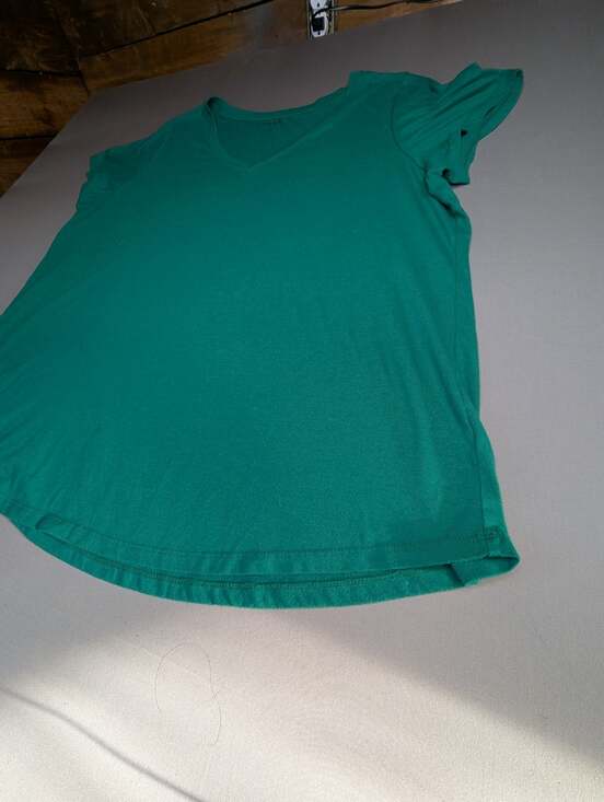 torrid Tops - Torrid Classic Fit V Neck T Shirt Green Short Sleeve Size 3 Flowy Lightweight